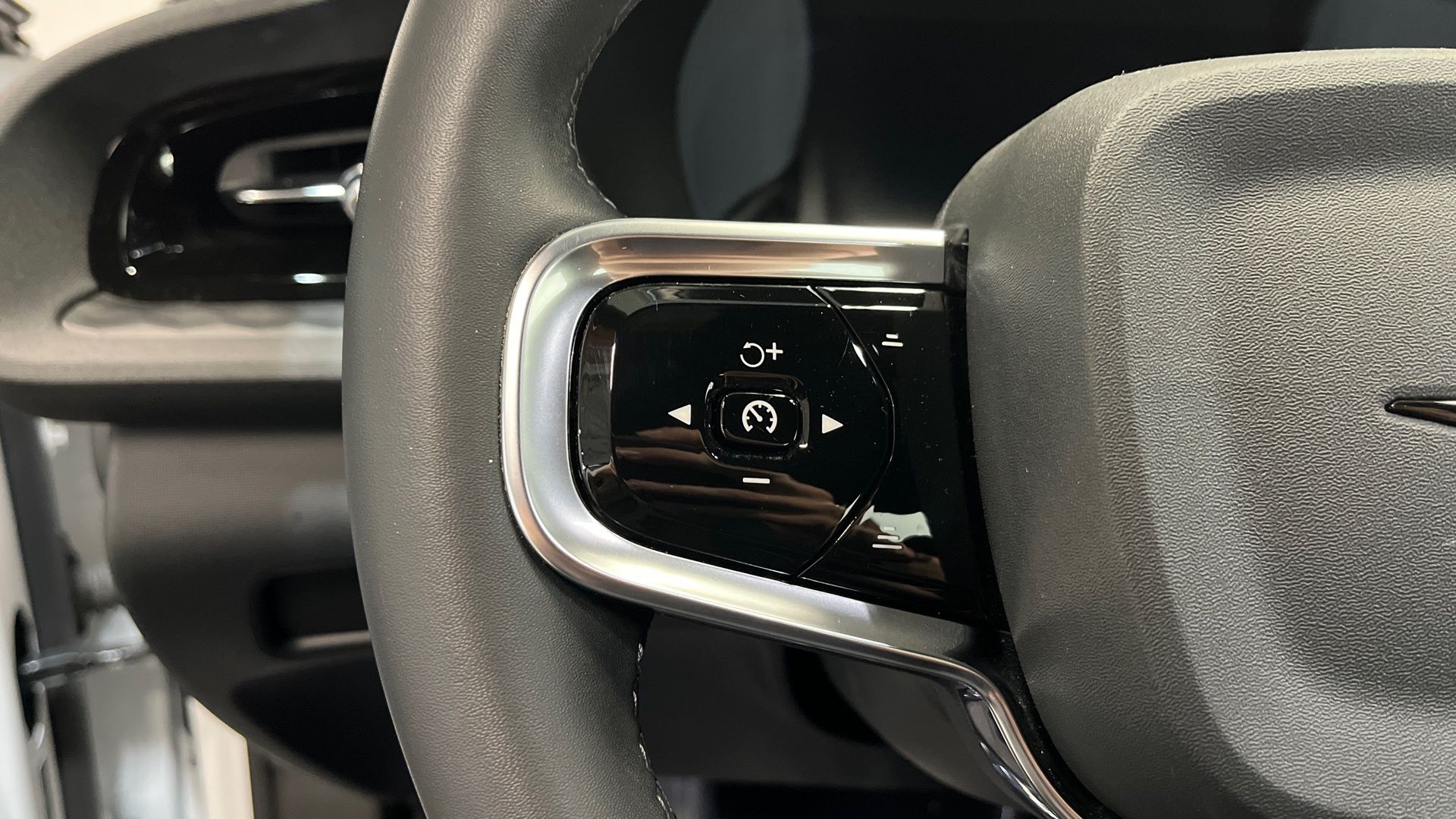2024 Polestar 2 Plus - Photo 10