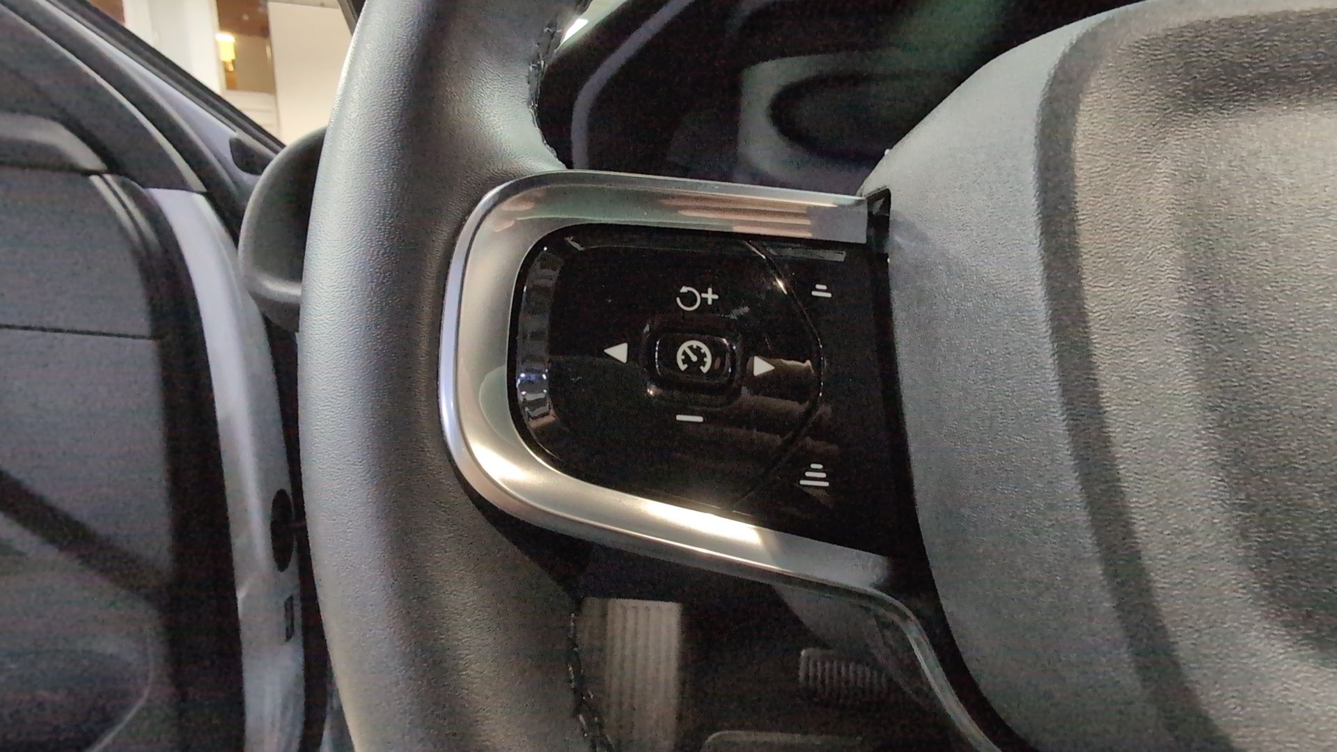2024 Polestar 2 Plus - Photo 11